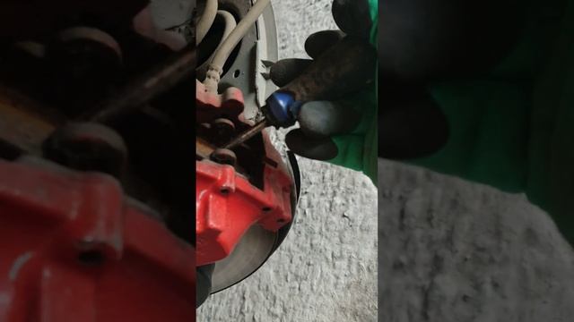 замена задних тормозных колодок мерседес w210, 3.2 смотреть онлайн