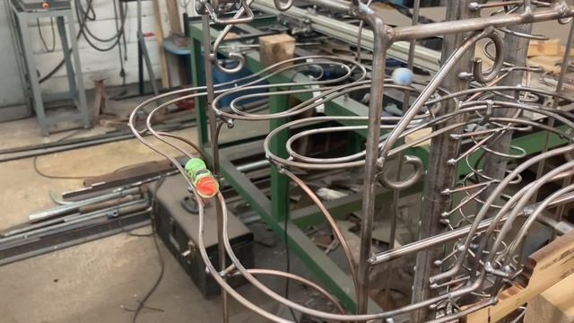 #4 Rolling ball sculpture. Completed loops & testing the Isolated ball track. смотреть онлайн