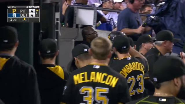 PIT@DET: Rodriguez backpedals, tries to fool Miggy смотреть онлайн