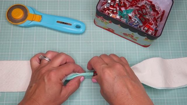 Official Jelly Roll Rug Tutorial смотреть онлайн