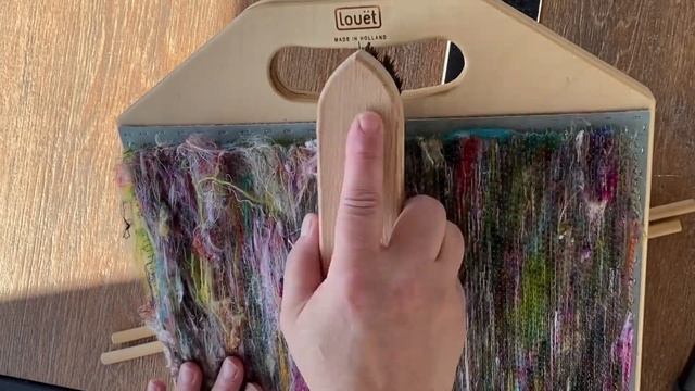 How to Make Art Yarn: How I card an art batt смотреть онлайн