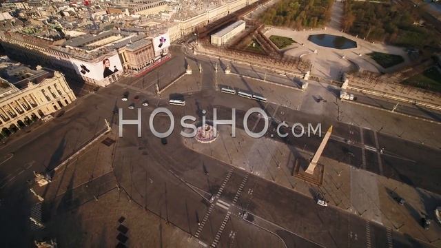 Aerial Video Of Paris Place de la Concorde and La Madeleine, During Covid-19 Lockdown, Day 2, Franc смотреть онлайн