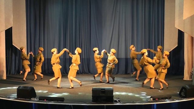 Народный самодеятельный хореографический ансамбль Берёзка. Танец Смуглянка.mp4 смотреть онлайн