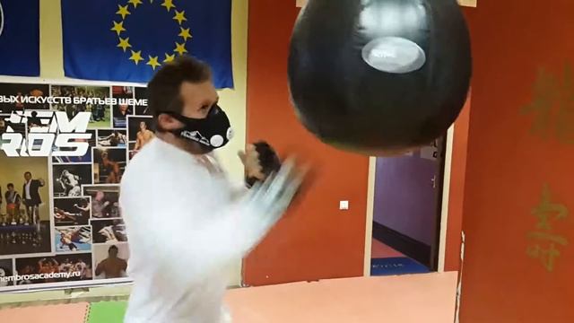 Vitaly Shemetov тренировка в маске Shembros Academy MMA смотреть онлайн
