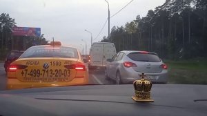 Держим обочину!!! Борзой обочечник возомнил себя царём обочины...