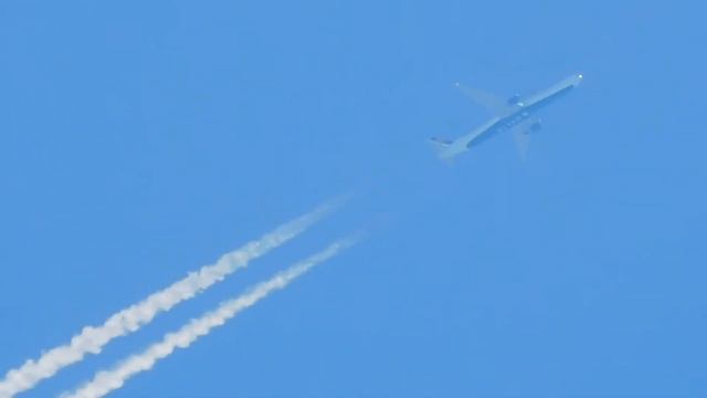 N838MH Delta Airlines Boeing 767-432ER Contrail Spotting смотреть онлайн