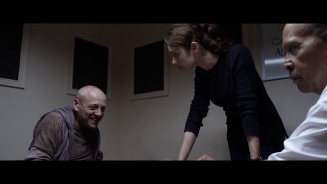 Старуха приходит к тем кому плохо спится по ночам, и обеими руками помогает уснуть смотреть онлайн