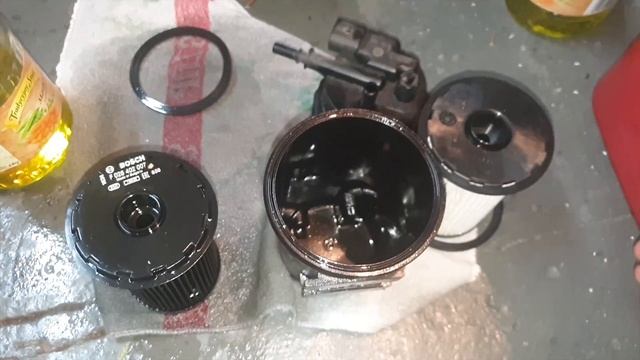 #3 Wymiana filtra paliwa - Ford Focus mk2 1.8 TDCI ( fuel filter replacement TDCI) смотреть онлайн