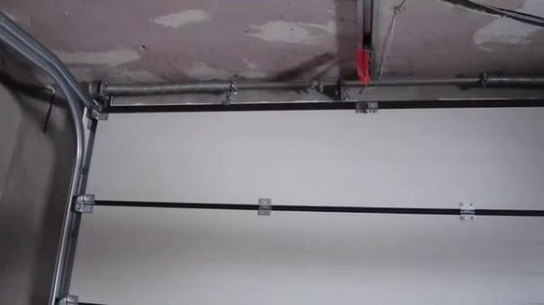 Секционные ворота гаражные монтаж и обслуживание.