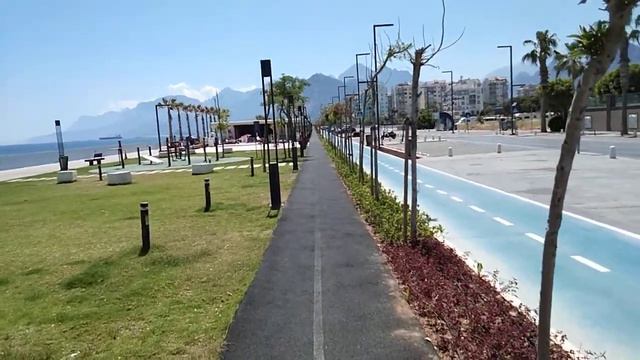 Анталья . Пустая набережная и пляж Коньяалты. смотреть онлайн