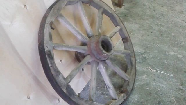 светильник из колеса от телеги (шаг 1) смотреть онлайн