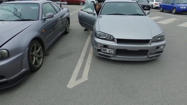 Walk around - Nissan Skyline R34 GTR vs R34 GTT comparison смотреть онлайн