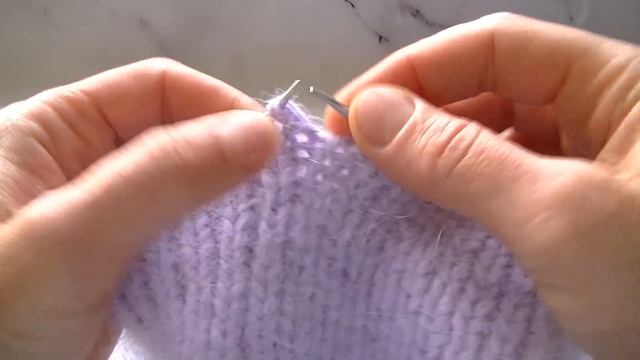 ВЯЖЕМ ПОПУЛЯРНУЮ МОДЕЛЬ ШАПКИ, КОТОРУЮ ВЯЖЕТ ВЕСЬ ИНСТАГРАМ. ШАПКА ИЗ ПРЯЖИ ПУХ НОРКИ. смотреть онлайн