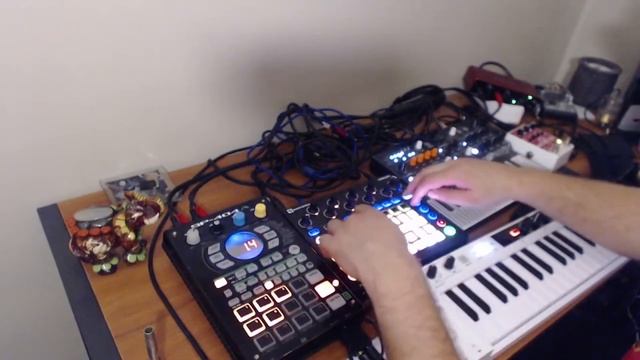 I made the Dustiest Sample in Fl Studio then Made a beat Dawless Sp-404A Circuit Arturia MicroFreak смотреть онлайн