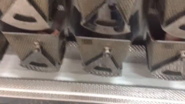 Весовой мультиголовочный  комбинационный дозатор фасовки творога, свежего мяса, липких продуктов