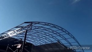 необычный арочный навес из монолитного поликарбоната,
монтаж поликарбонат,