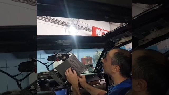 Шкода SuperB не заводится. Мучения с люком Volkswagen Touareg смотреть онлайн