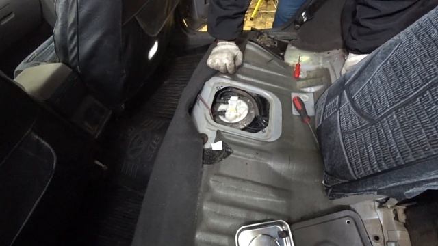 Глобальный ремонт — LADA Priora Седан, 1.6 л. - Замена топливного фильтра в баке. ? 18+ смотреть онлайн