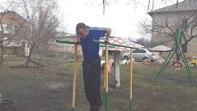 №2#ОТЖИМАНИЯ НА БРУСЬЯХ + 16 КГ 40 РАЗ смотреть онлайн