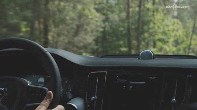 2020 Volvo V60 T8 R-Desing - the perfect sporty wagon. Drive, interior, exterior. смотреть онлайн
