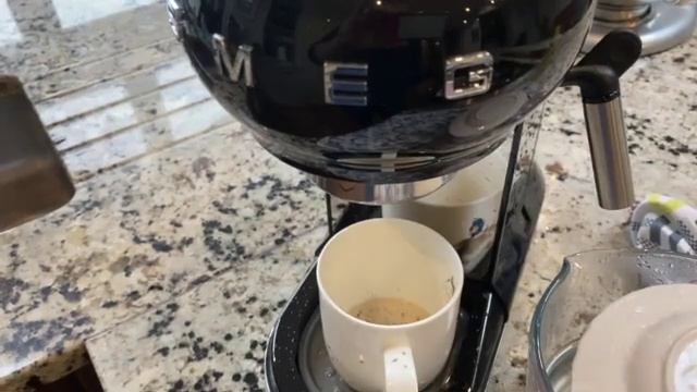 How to descale a SMEG ECF-01 coffee machine смотреть онлайн