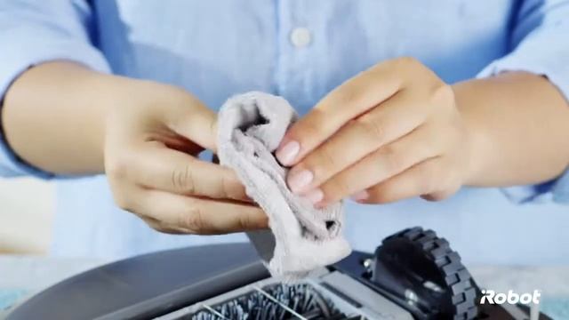 Чистим переднее колесико робота пылесоса iRobot Roomba 616 и 681 смотреть онлайн