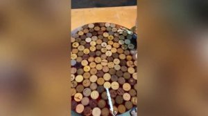 Часы из винных пробок и эпоксидной смолы