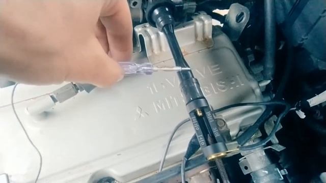 МИЦУБИСИ Пропуски зажигания - ДВИГАТЕЛЬ ТРОИТ НА ХОЛОСТЫХ - глохнет на светофорах - причина проста смотреть онлайн