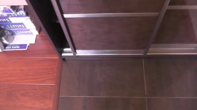 Узкий шкаф-купе с доводчиками. Зеркальные двери, система Браун. смотреть онлайн