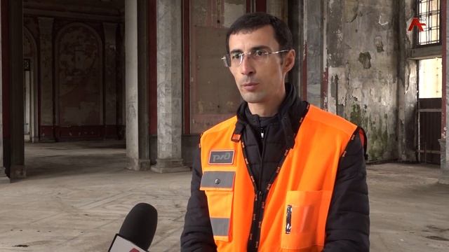 Специалисты Абхазской железной дороги приступили к работам по расчистке здания Сухумского вокзала смотреть онлайн