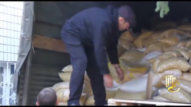 Зона АТО Военный конвой спецбатальона доставил помощь в Красногоровку Ноябрь 2014 смотреть онлайн