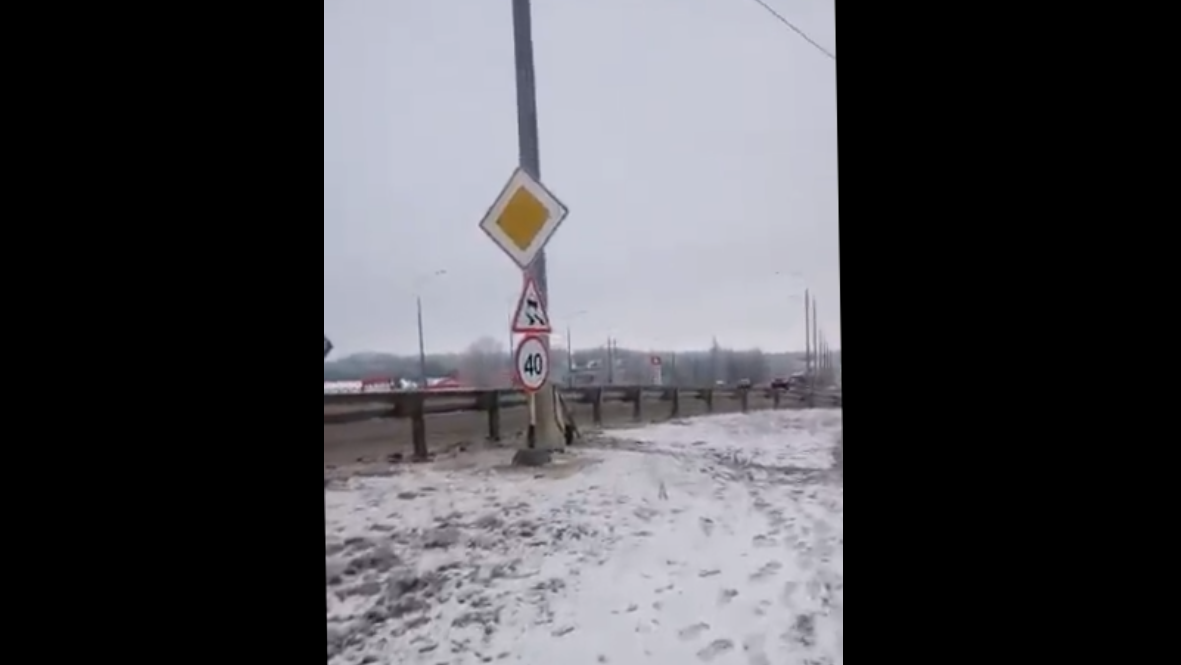 Знак отвернули, а камеру поставили смотреть онлайн