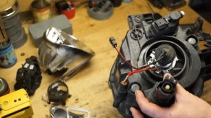 Как извлечь отражатель из корпуса фары, ничего не сломав