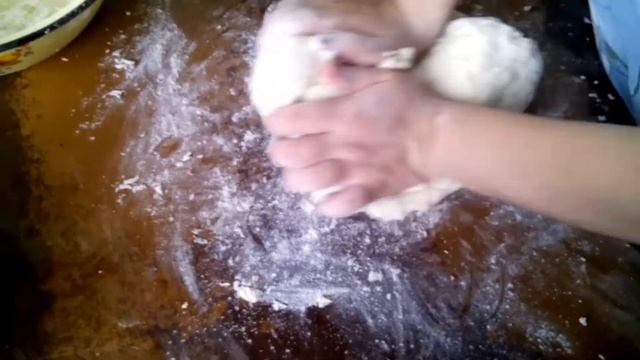 Лепёшки с колбасой и сыром. Очень нежные. смотреть онлайн