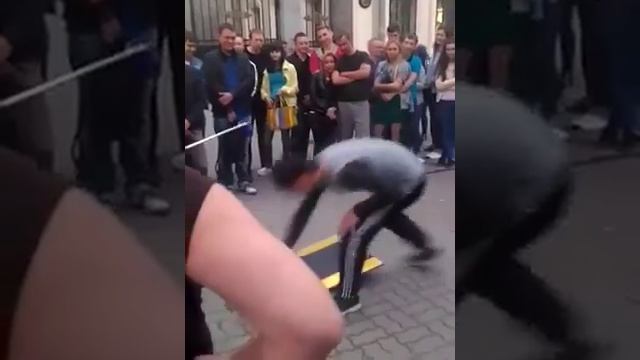 Как разводят лохов в центре Казани (Лохотрон Бутылочка) смотреть онлайн