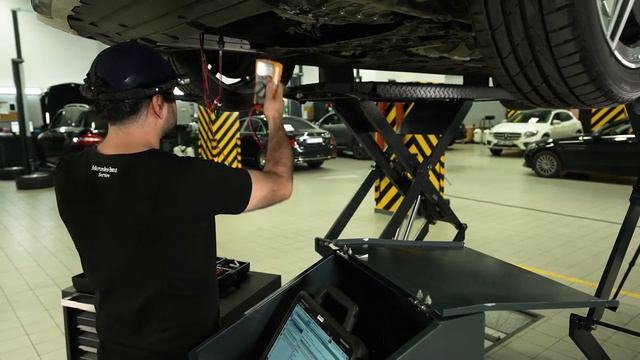 Mercedes-Benz deploys RealWear HMT-1 & Microsoft Teams nationwide for remote assistance-Long смотреть онлайн
