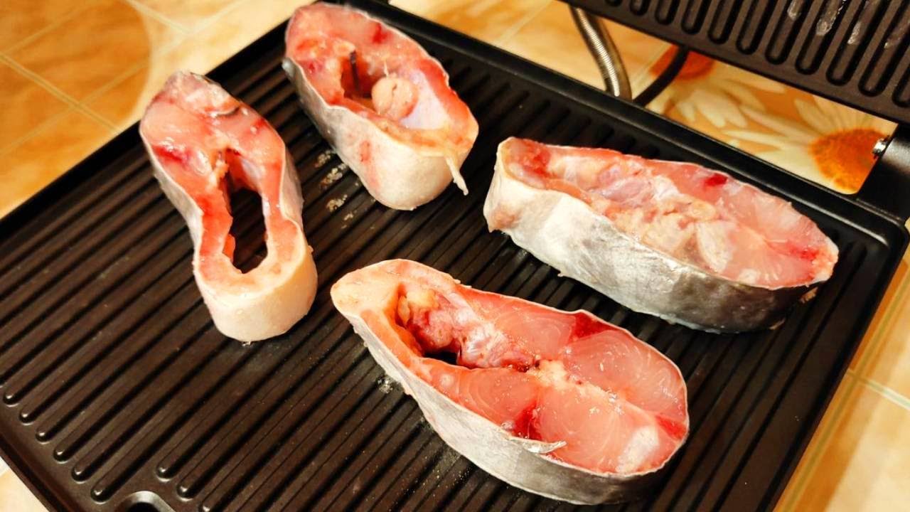 Форель на электрогриле Редмонд смотреть онлайн