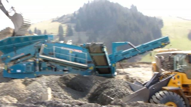Volvo EC360CL - Volvo 180F - Powerscreen Warrior 1800 in quarry смотреть онлайн