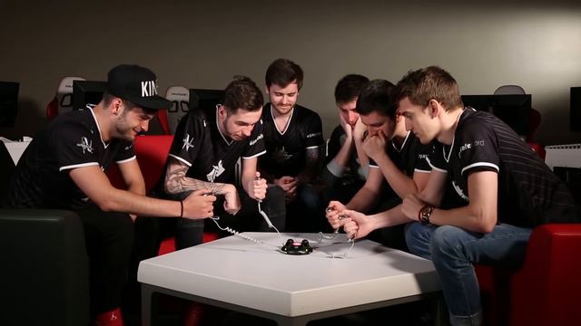 G2 CS:GO Lightning Reaction Challenge - HyperX Moments смотреть онлайн
