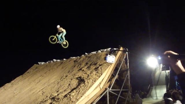 Z-games 2017 / Бесстрашная девочка! / Slackline соревнования! смотреть онлайн