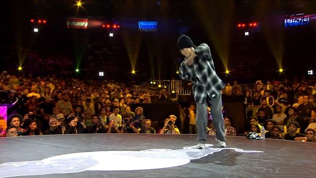 B-Girl Mimz vs B-Girl Kastet | Semifinal | Red Bull BC One World Final Mumbai 2019 смотреть онлайн