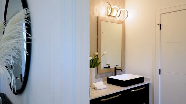 81 Elsfield Road, Toronto, ON смотреть онлайн