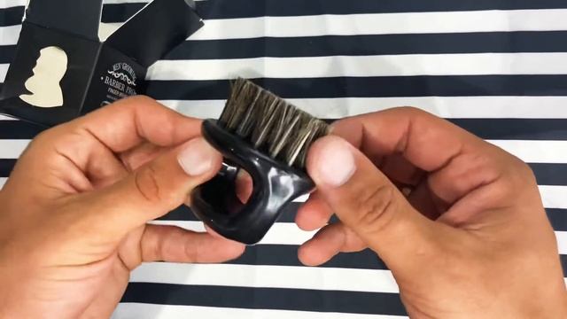 Сметка-щётка на палец Barber Pro Black смотреть онлайн