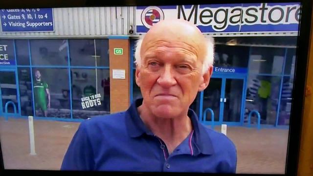 Dad on TV at the Madejski Stadium смотреть онлайн