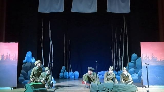 "А зори здесь тихие..." (спектакль по повести Б.Васильева) смотреть онлайн