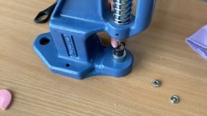 Как установить кнопки на одежду. Мастер-класс