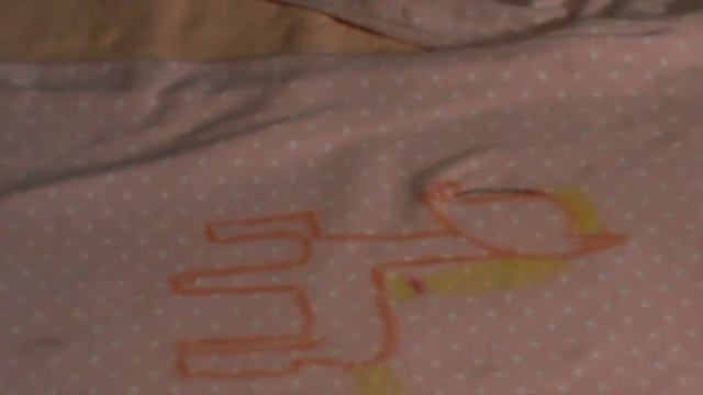 Рисуем восковыми мелками поняху на футболке смотреть онлайн