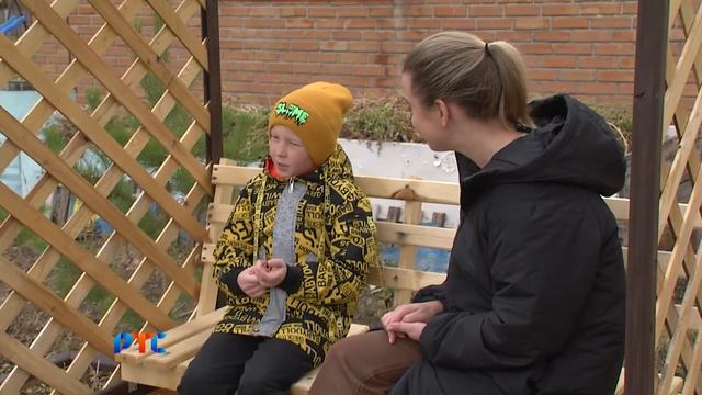 "Я хочу дружную семью, чтобы никто не бросал": 8-летний Никита - в рубрике "Жду маму" смотреть онлайн