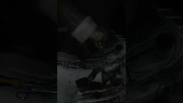 Видео нисан ад 2002г замена бензо фильтра чясть первая