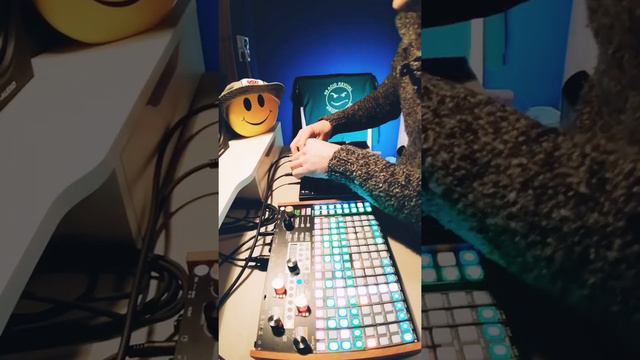 Dee-Troit смотреть онлайн